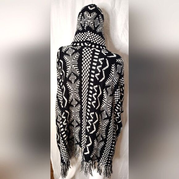 Love & Liberty Hooded Sweater Poncho Cardigan w/ Fringe Winter Sz Small - Picture 8 of 13